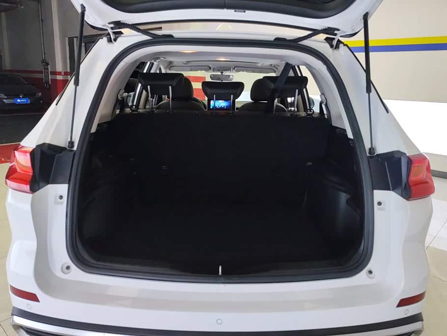 Haval Haval M6 1.5 л 2023 г. Белый, пробег 15700 км