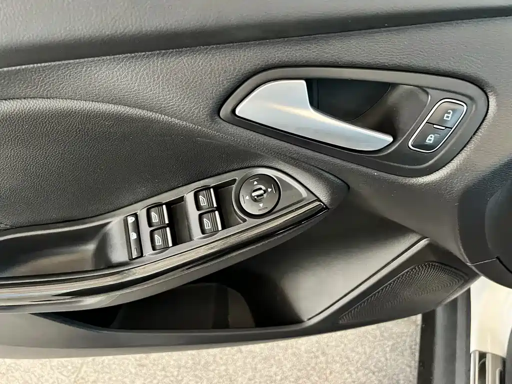 Ford Focus — миниатюра 5