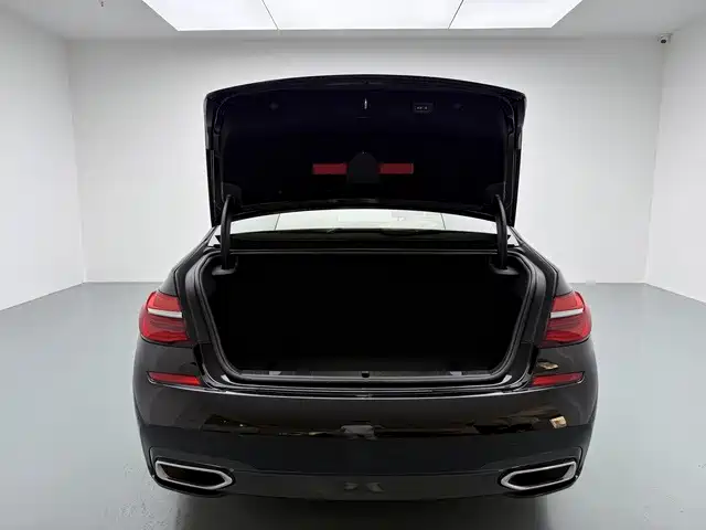 BMW 7 Series — миниатюра 16