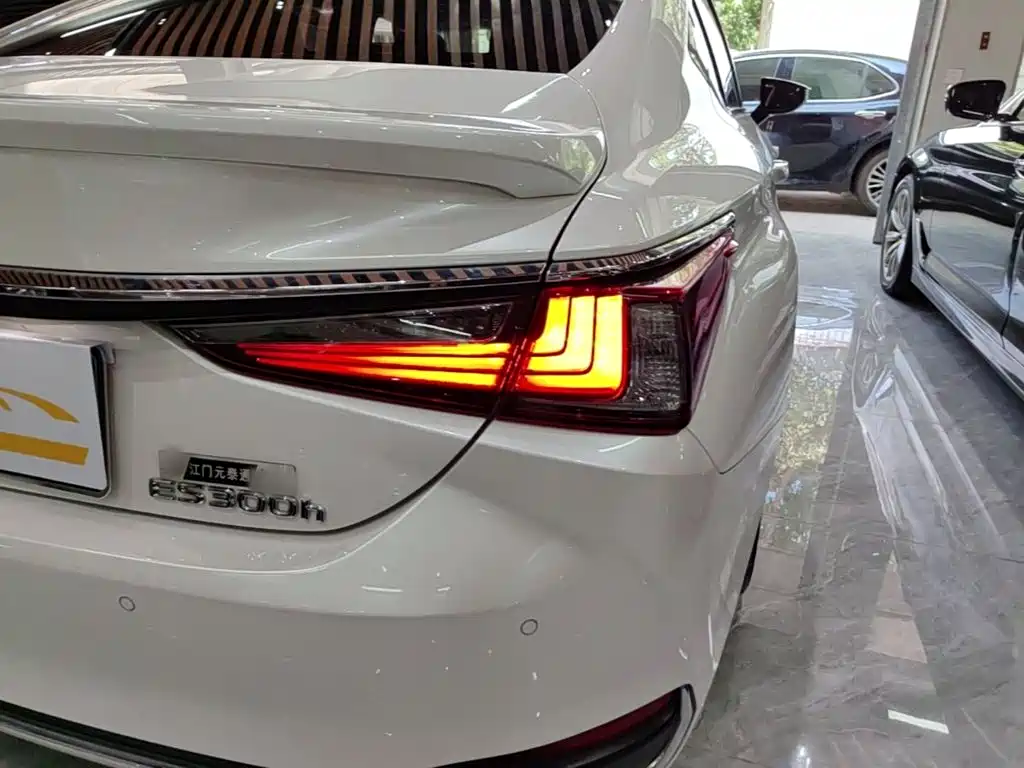 Lexus ES — миниатюра 8