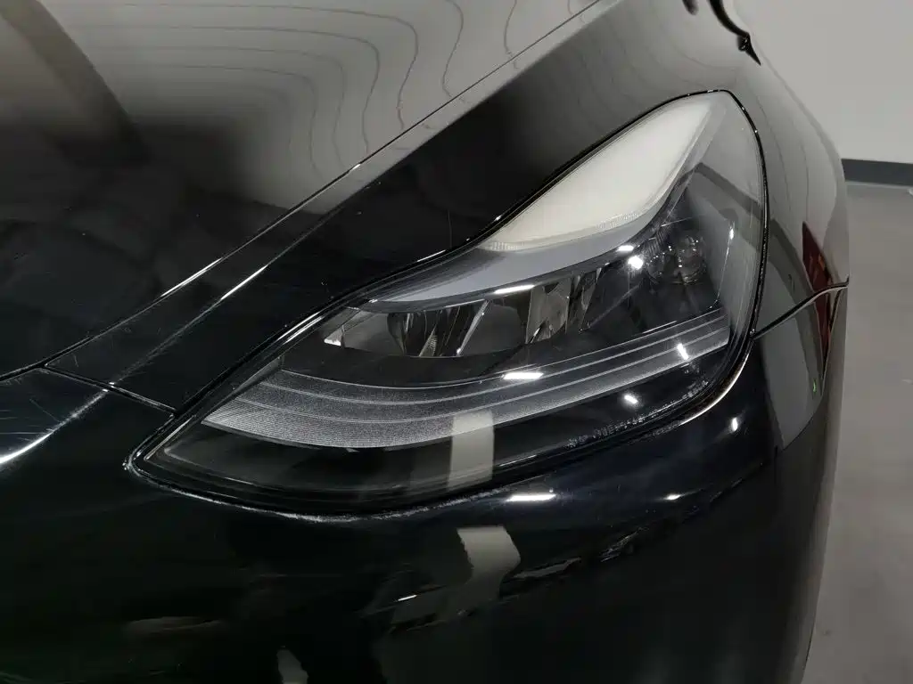 Tesla Model Y — миниатюра 7