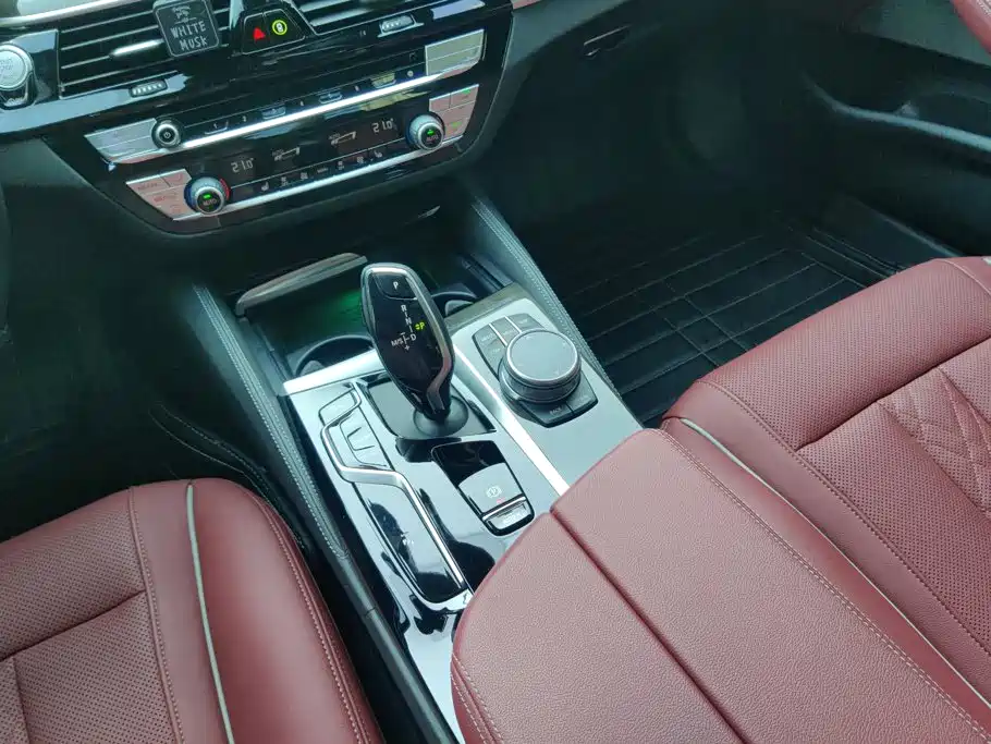 BMW 5 Series — миниатюра 16