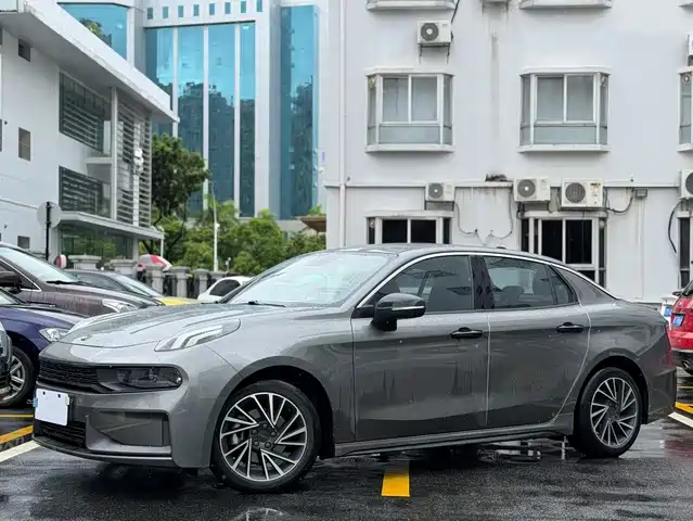 2021 Lynk & Co 03