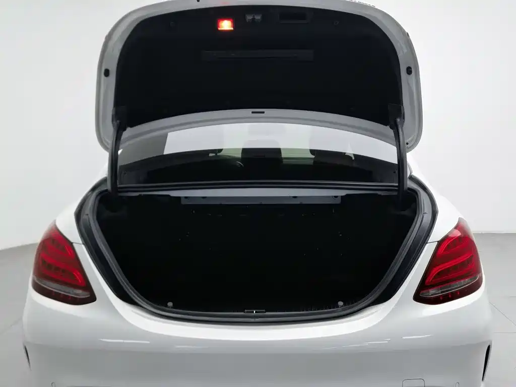 Mercedes-Benz C-Class — миниатюра 16