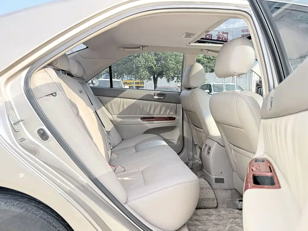 Toyota Camry — миниатюра 7
