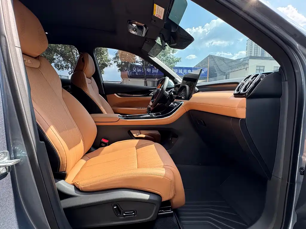 Geely Boyue L — миниатюра 23