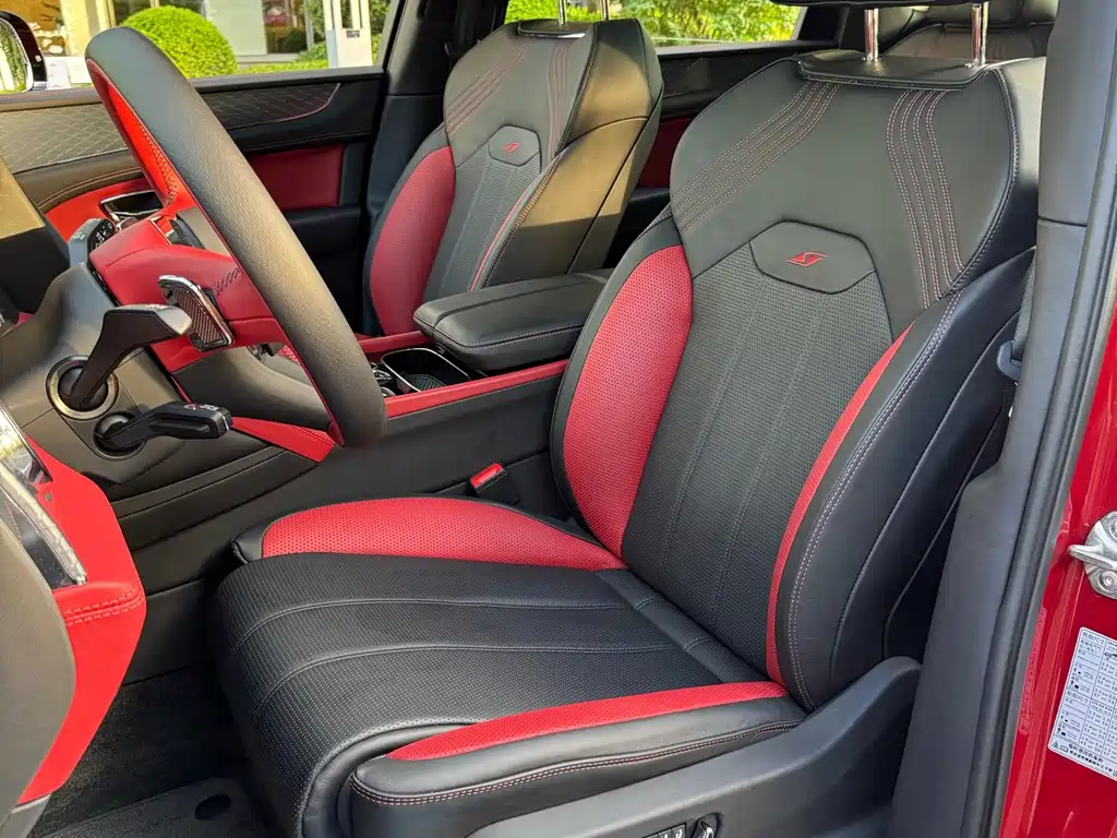 Bentley Bentayga — миниатюра 12