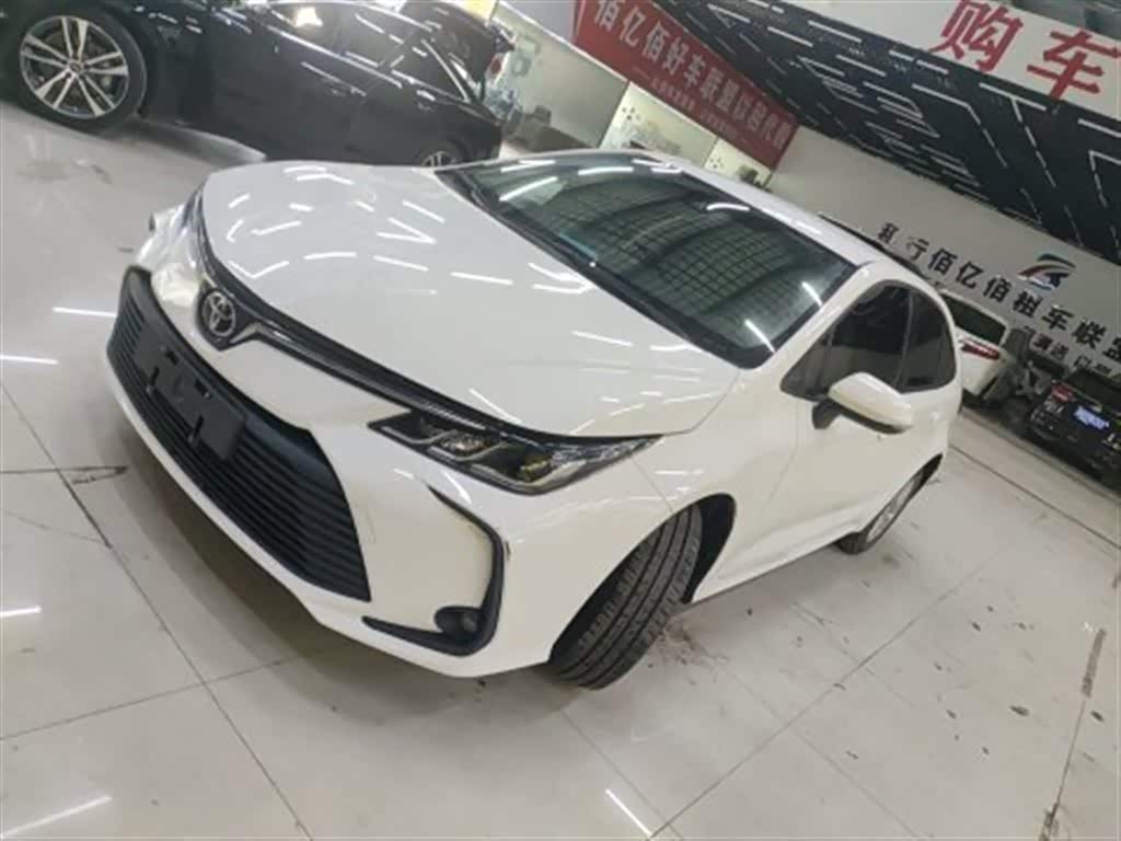Toyota Corolla 1.2 л 2022 г. Белый, пробег 29800 км