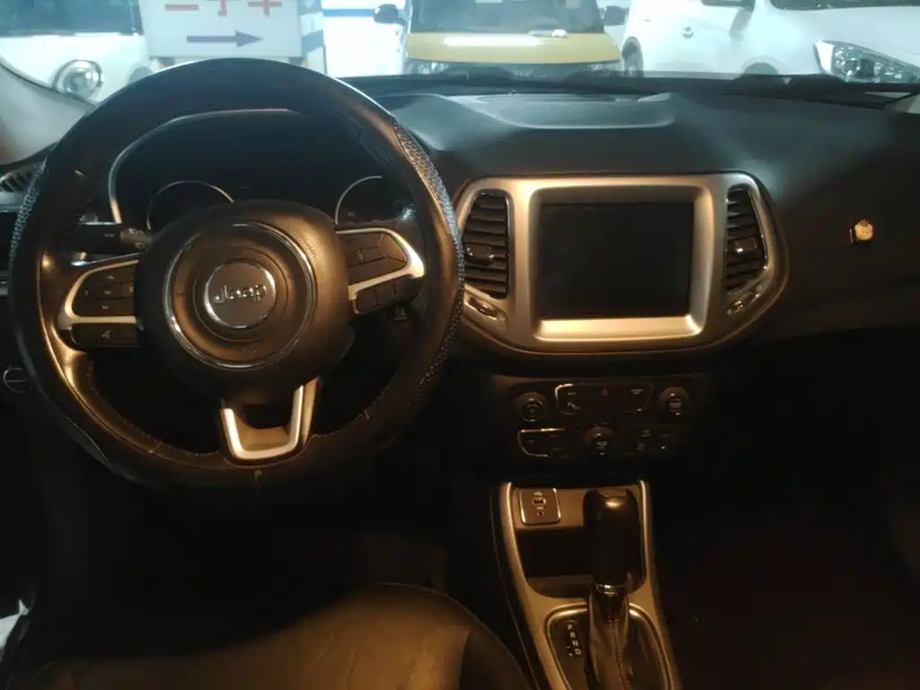 Jeep Compass — миниатюра 5