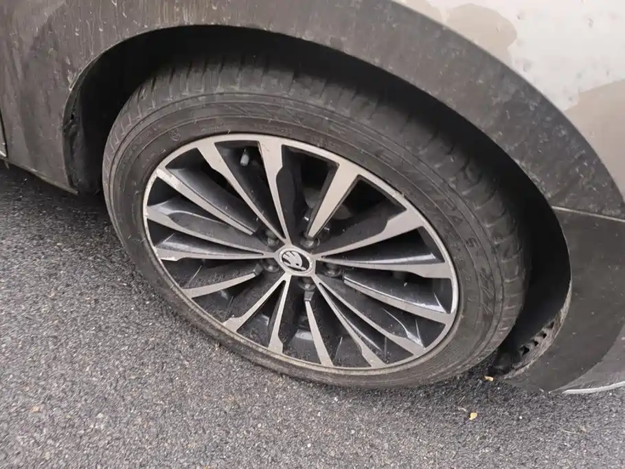 Skoda Superb — миниатюра 6