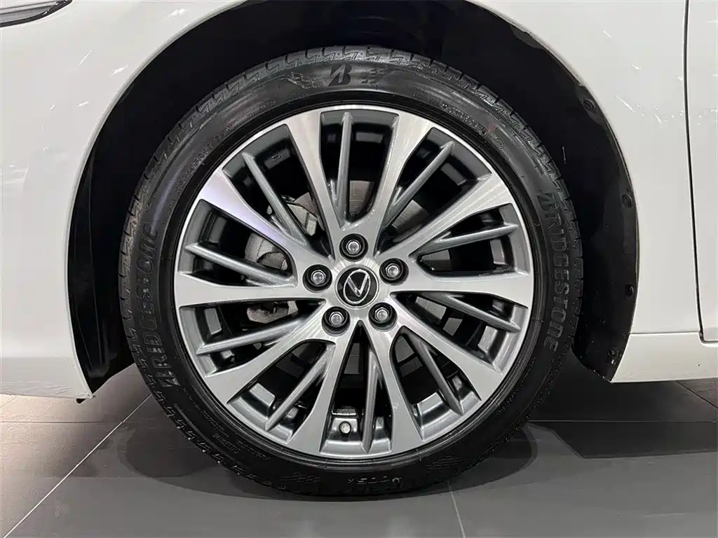 Lexus ES — миниатюра 17