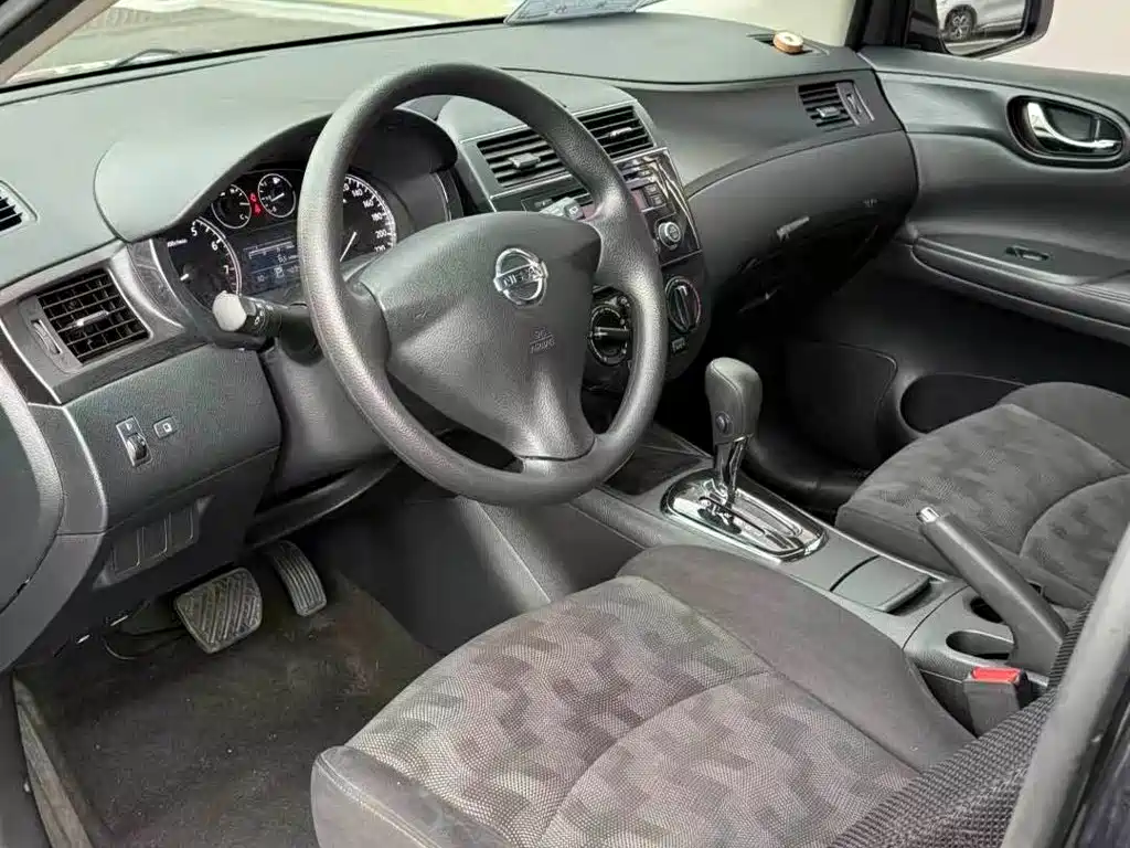 Nissan Tiida — миниатюра 9