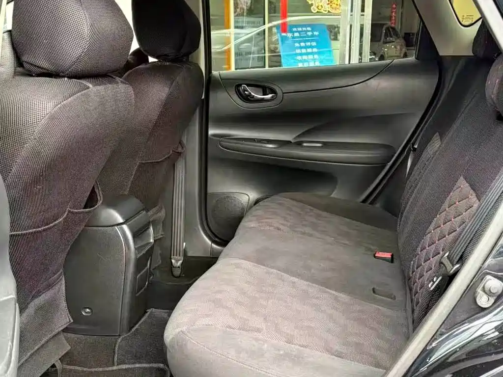 Nissan Tiida — миниатюра 10