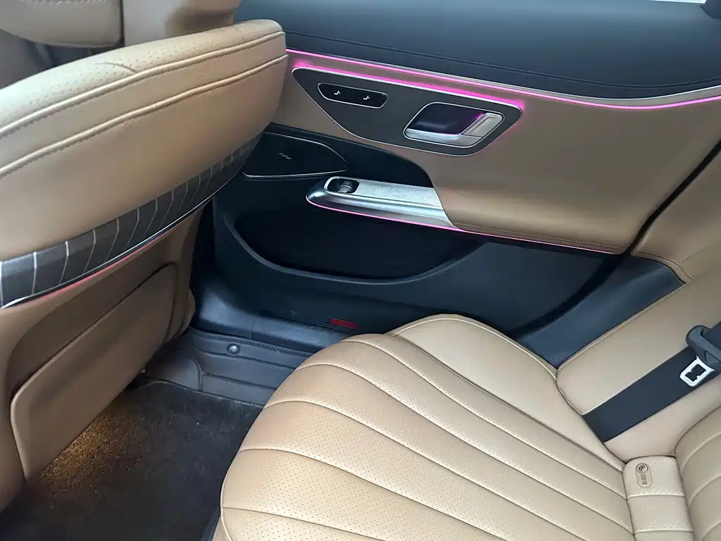 Mercedes-Benz E-Class — миниатюра 12