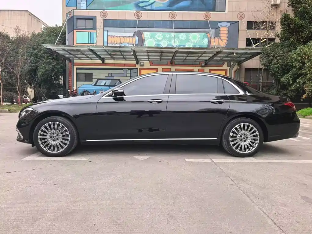Mercedes-Benz E-Class — миниатюра 15