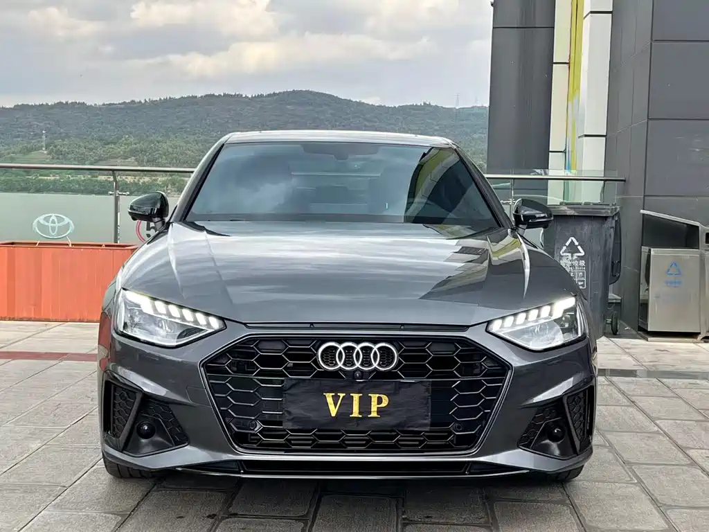 Audi A4L 2023 40 TFSI Luxury