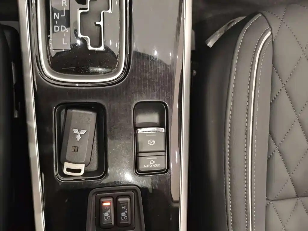 Mitsubishi Outlander — миниатюра 19
