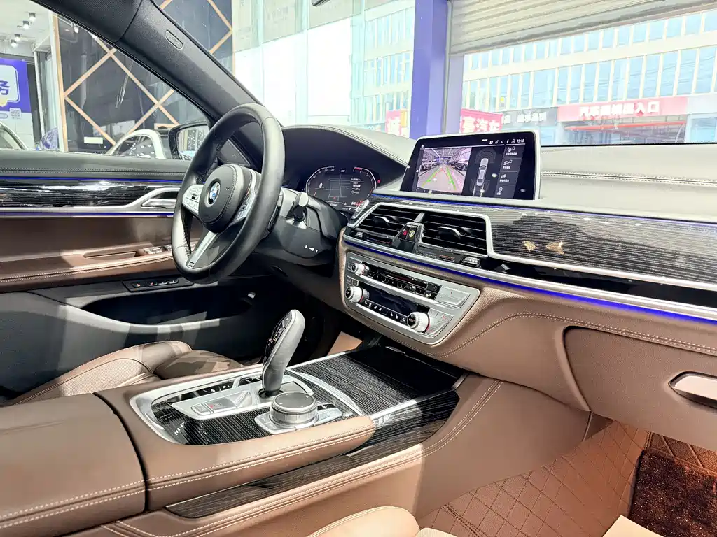 BMW 7 Series — миниатюра 17
