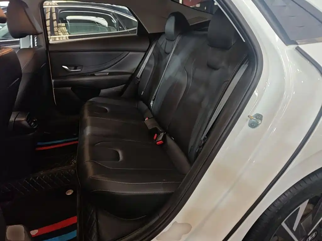 Hyundai Elantra — миниатюра 17