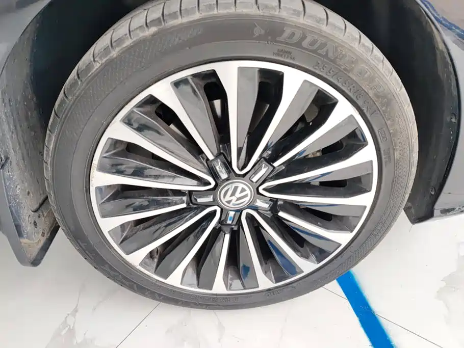 Volkswagen Passat 330TSI DSG Royal Premium Edition, фото 6