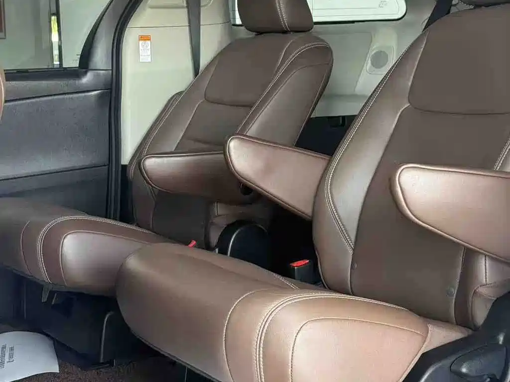 Toyota Sienna — миниатюра 6