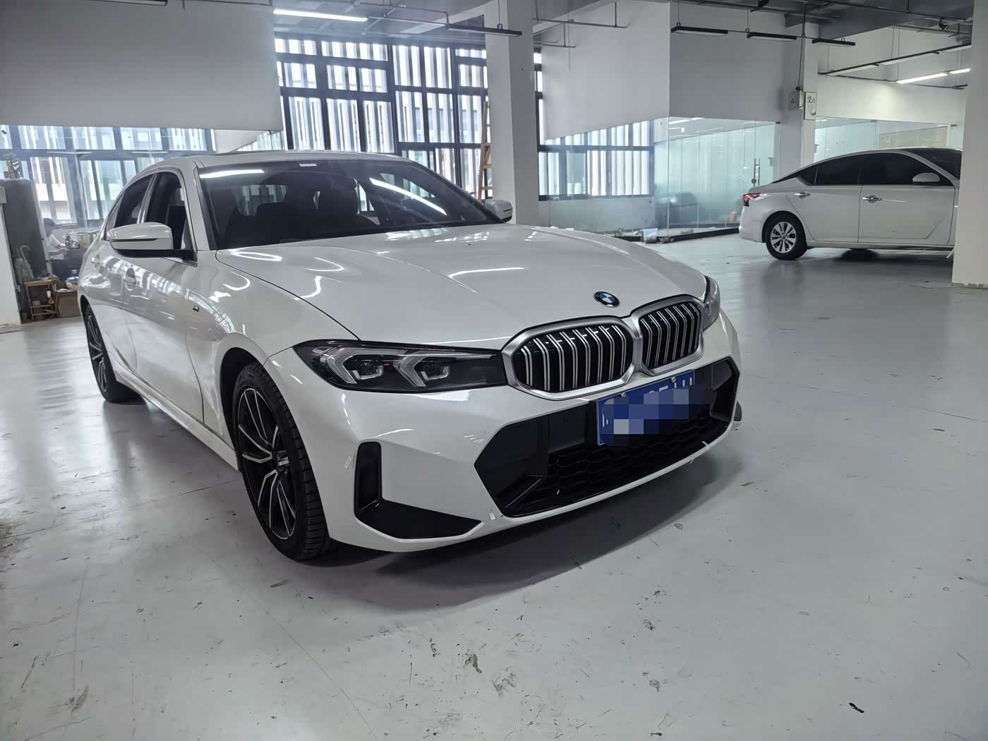 BMW 3 Series 2.0 л 2023 г. Белый, пробег 30000 км