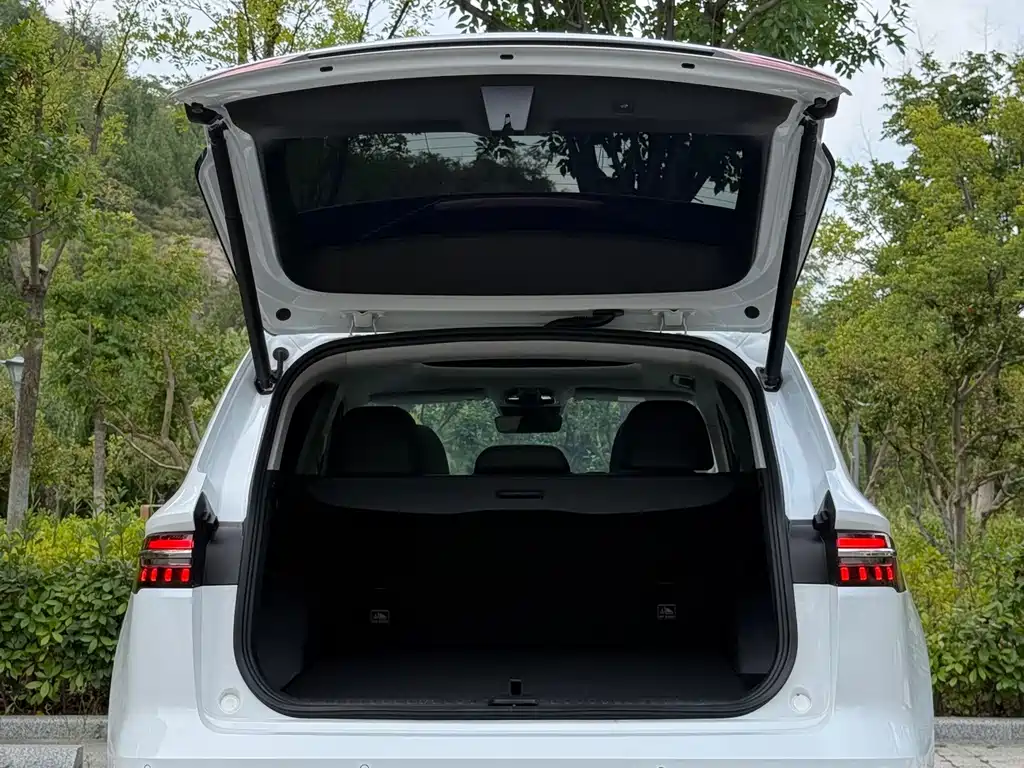 Geely Xingyue L — миниатюра 28