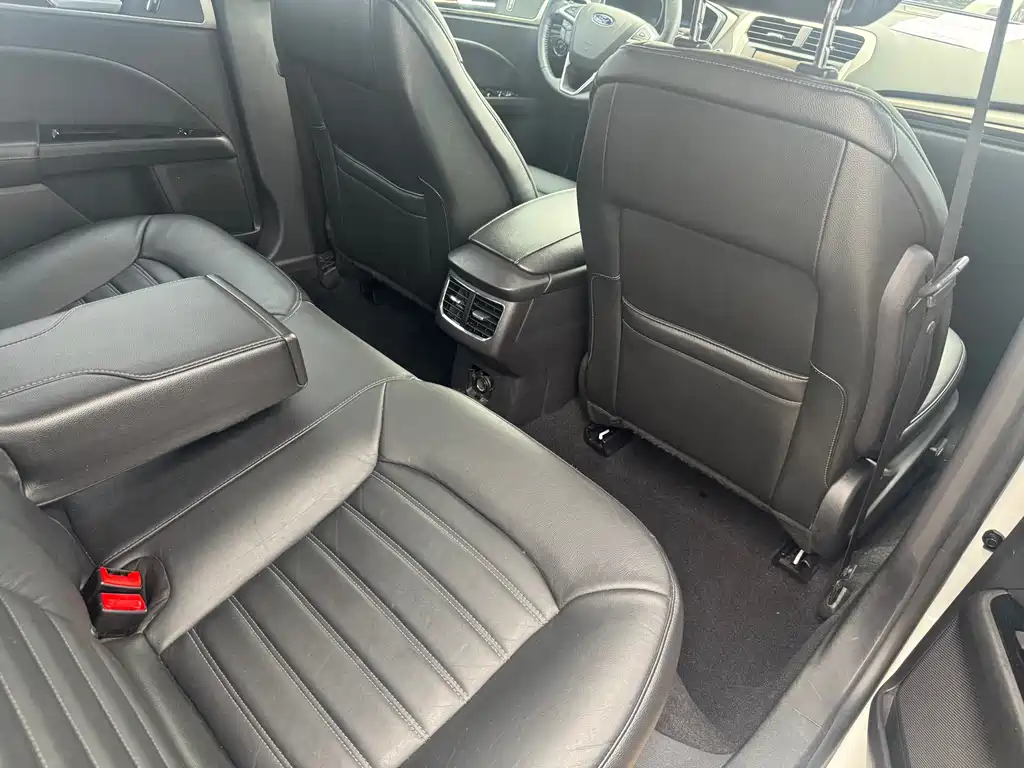 Ford Mondeo — миниатюра 11