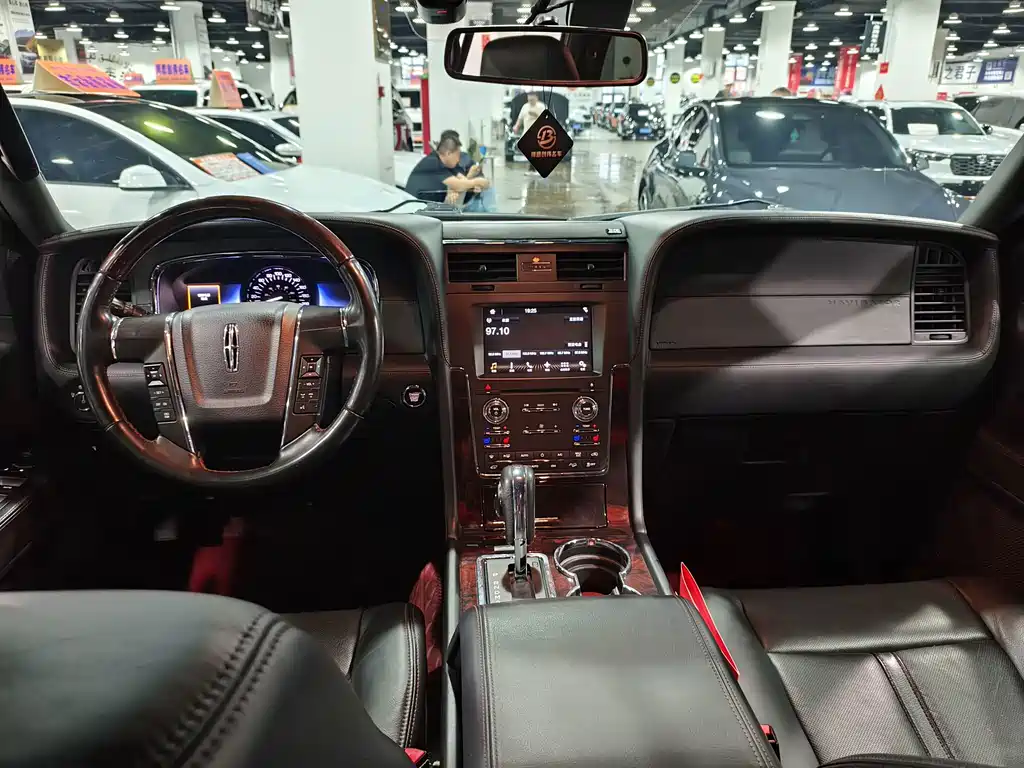 Lincoln Navigator — миниатюра 5