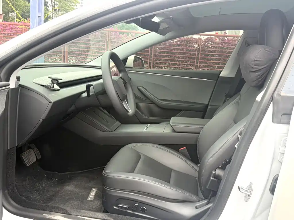 Tesla Model 3 — миниатюра 4