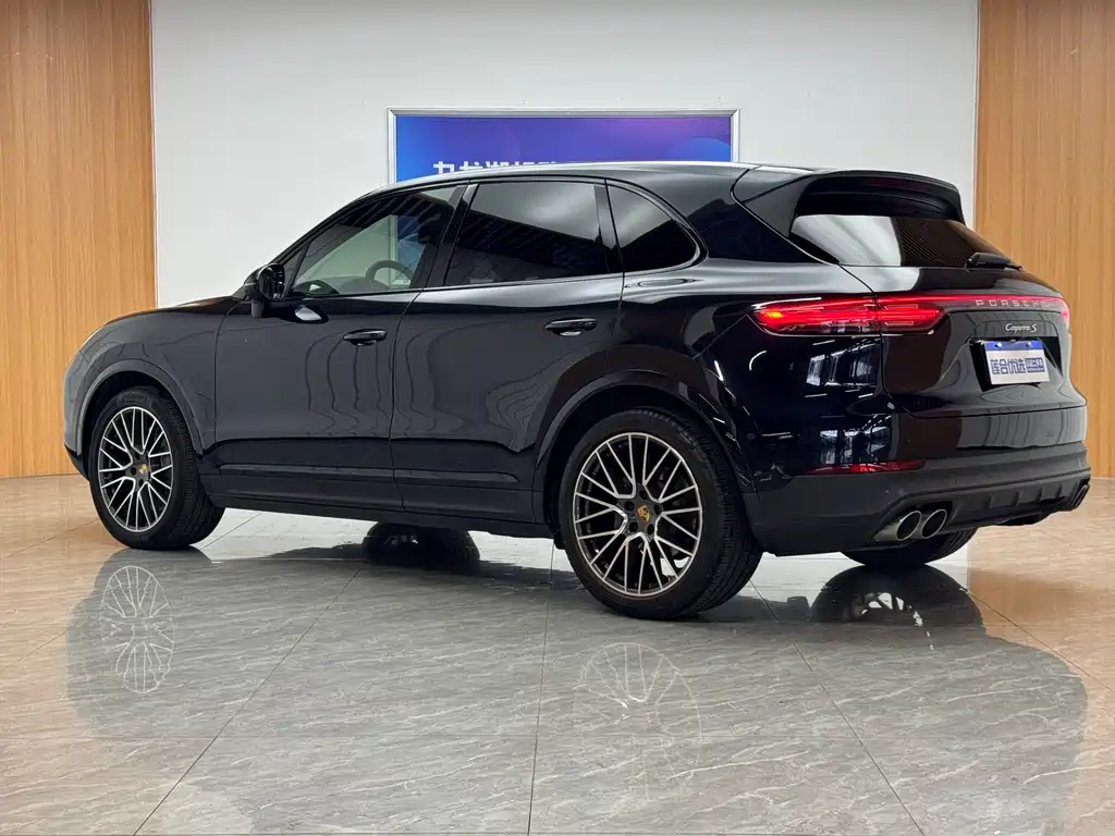 Porsche Cayenne — миниатюра 5
