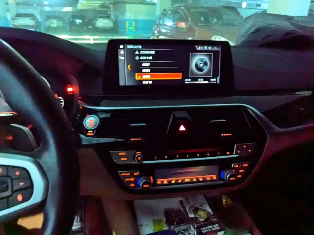 BMW 5 Series — миниатюра 9