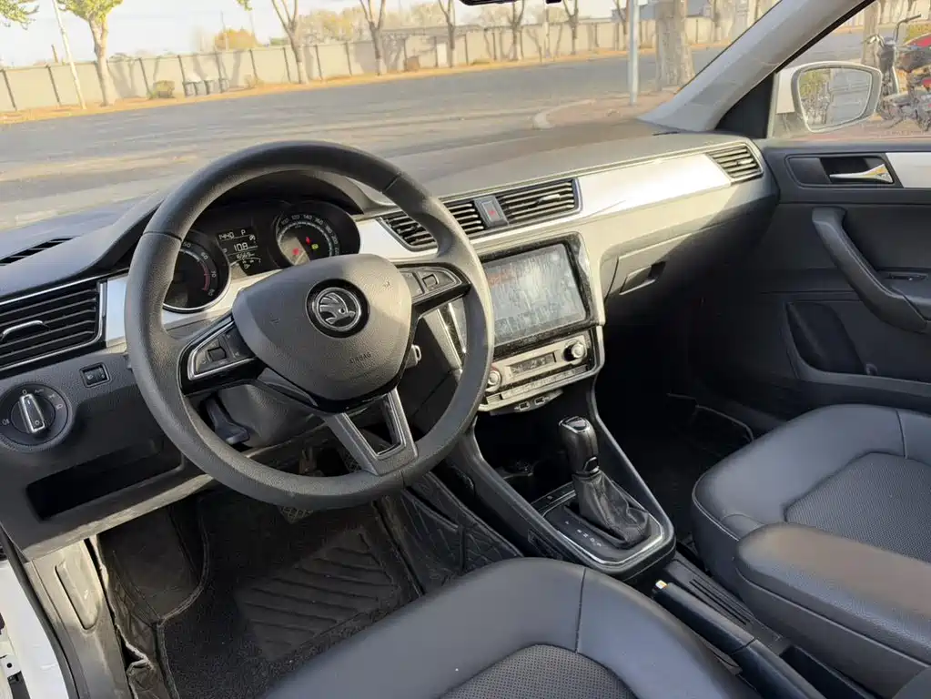 Skoda Rapid — миниатюра 10