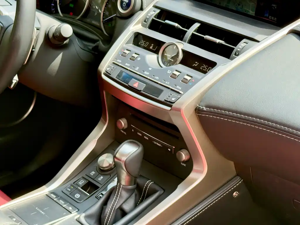 Lexus NX — миниатюра 11
