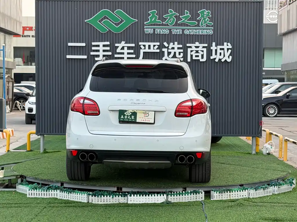 Porsche Cayenne — миниатюра 7