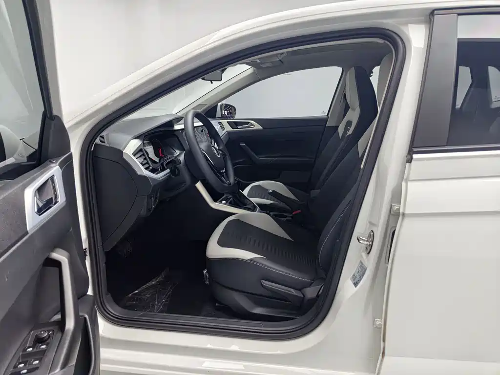 Volkswagen Polo — миниатюра 12