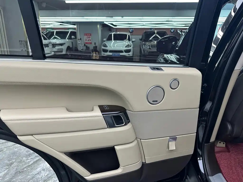 Land Rover Range Rover — миниатюра 17