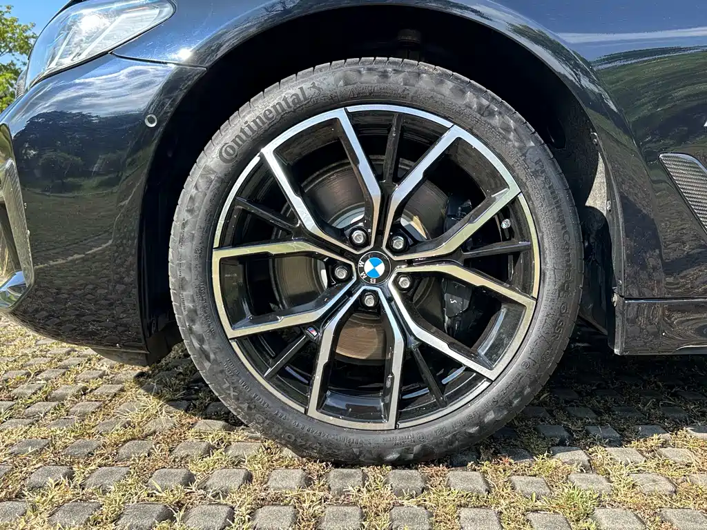 BMW 5 Series — миниатюра 25