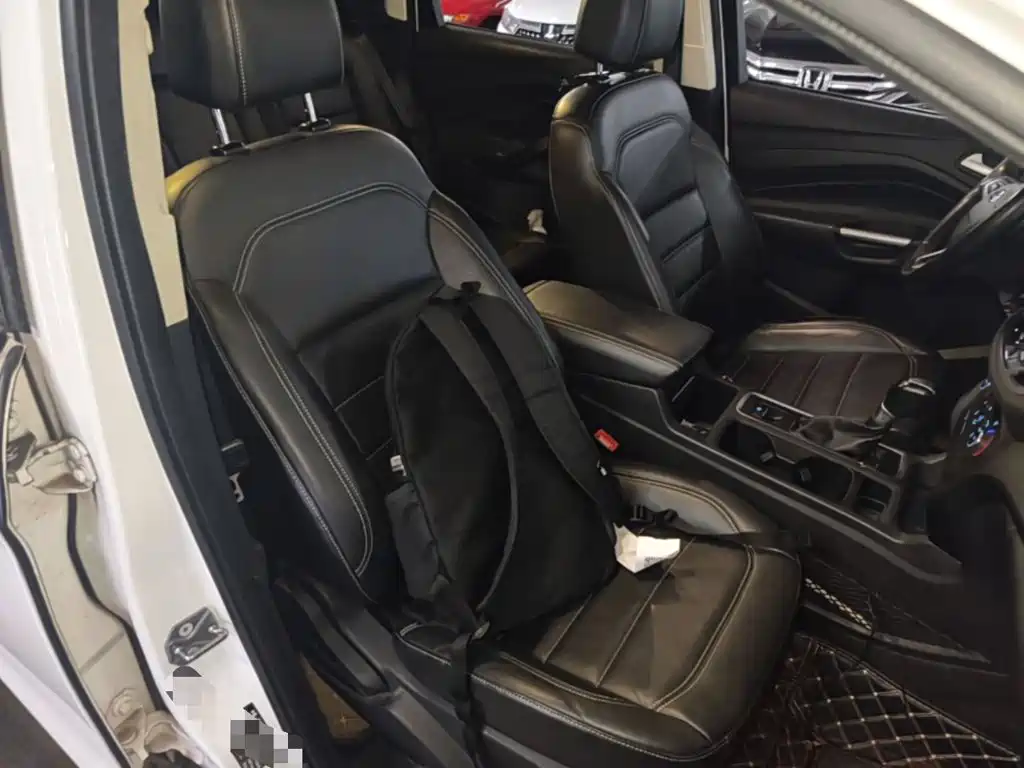 Ford Kuga — миниатюра 25