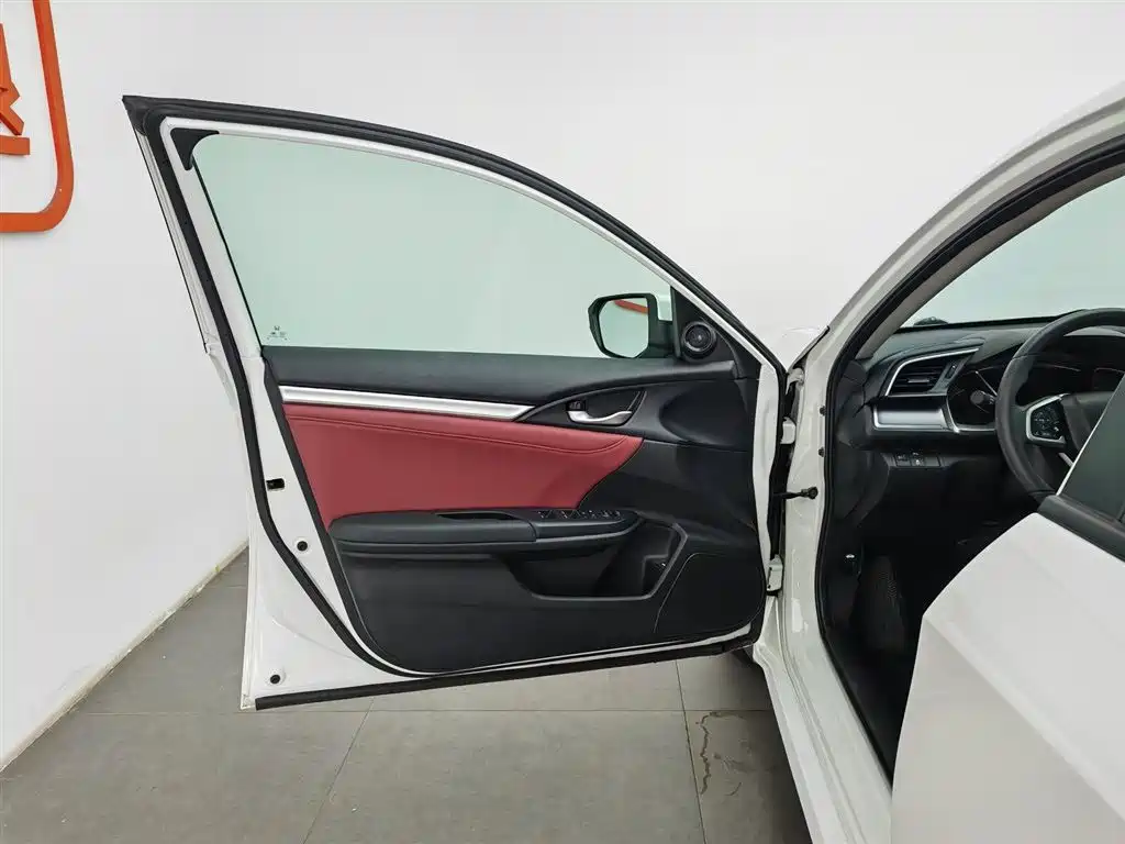Honda Civic 2016 220TURBO CVT Luxury