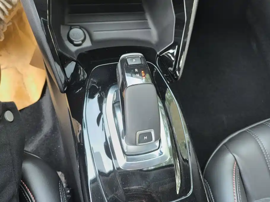 Peugeot 2008 — миниатюра 16