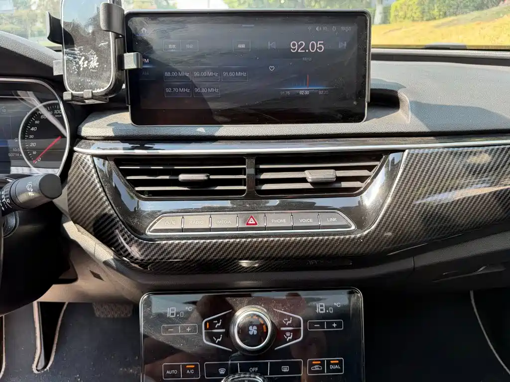 Hongqi Hongqi H5 — миниатюра 10