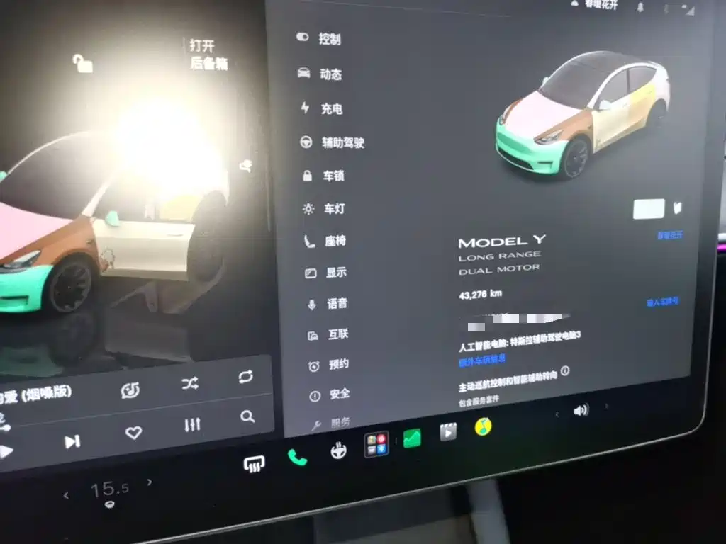 Tesla Model Y — миниатюра 12