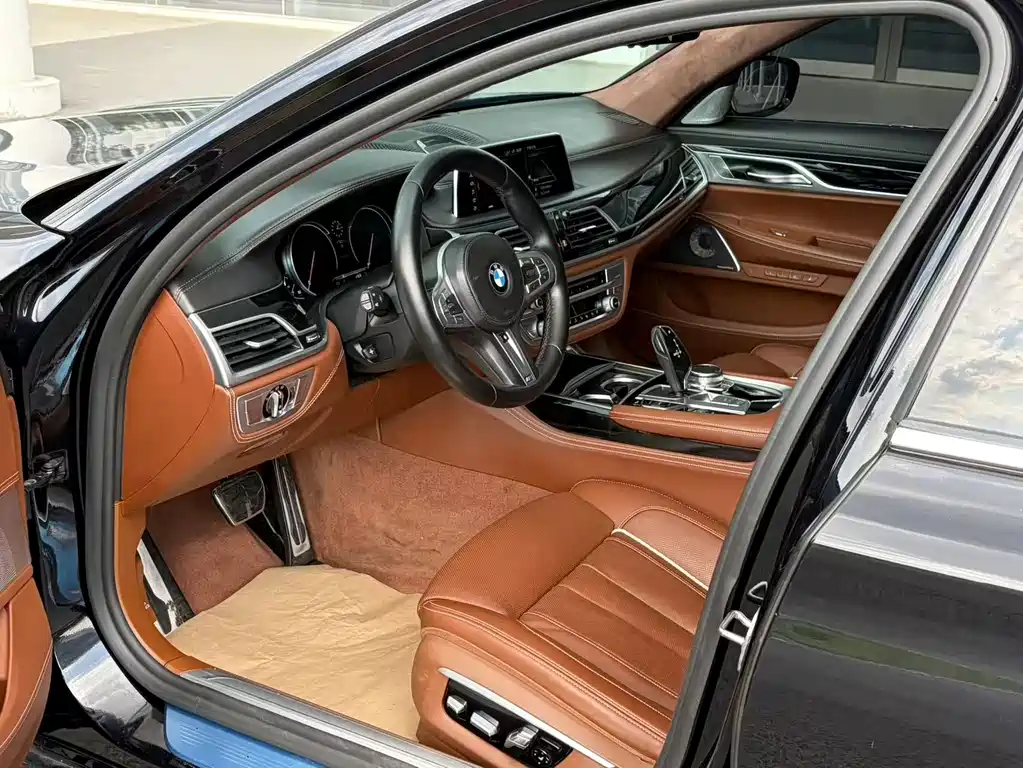 BMW 7 Series — миниатюра 8