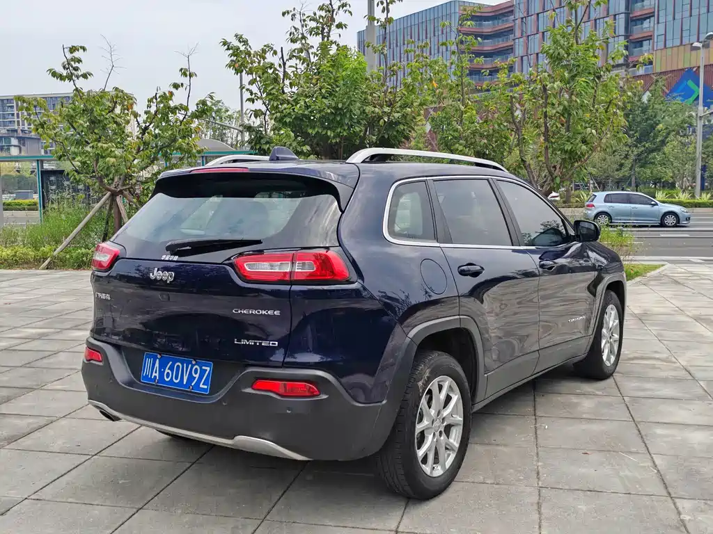 Jeep Cherokee — миниатюра 6