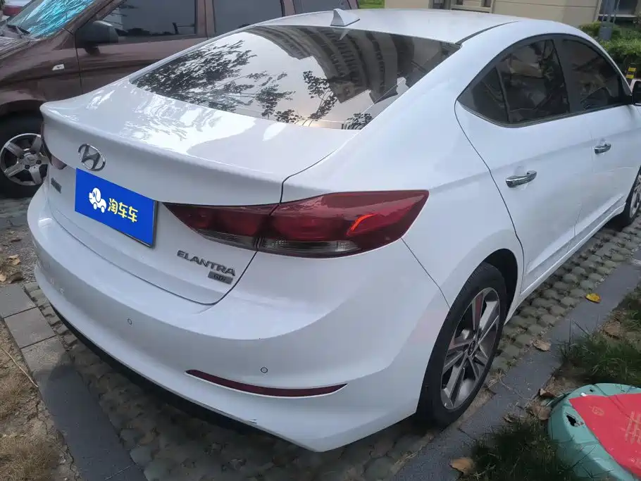 Hyundai Elantra — миниатюра 3