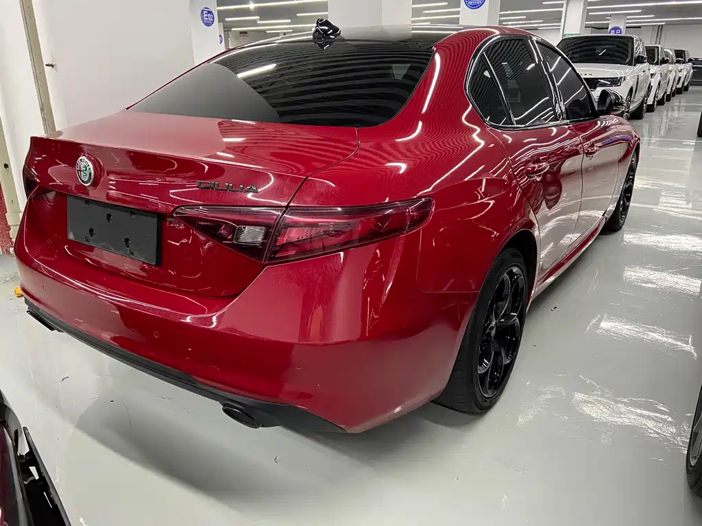 Alfa Romeo Giulia — миниатюра 14