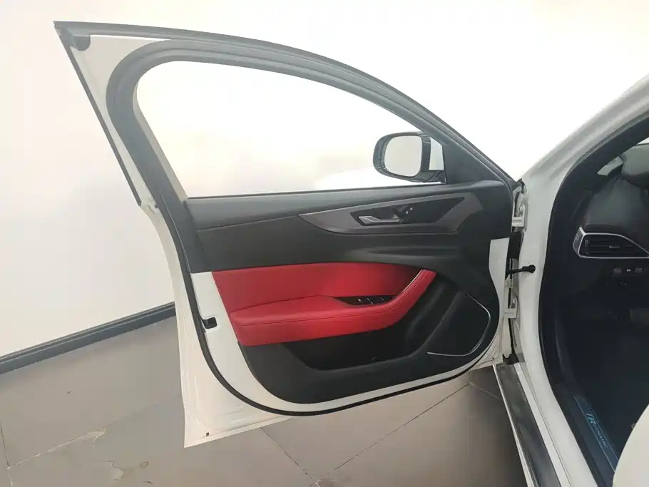 Jaguar XEL — миниатюра 7
