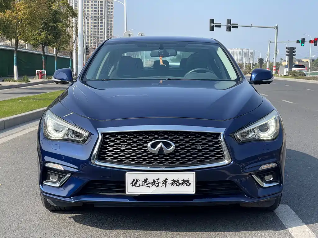INFINITI Q50L