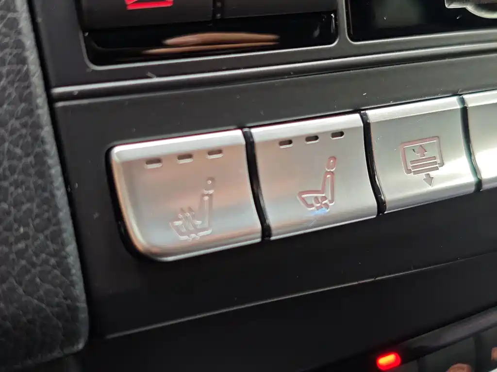 Mercedes-Benz E-Class — миниатюра 11